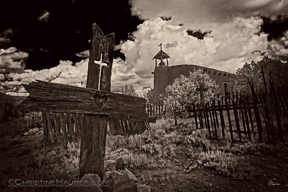 Crosses at Los Golandrinas II